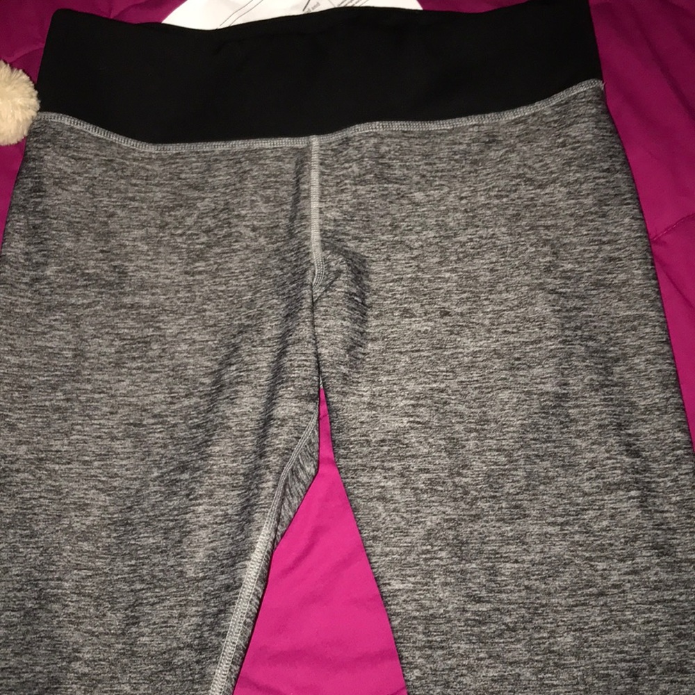 PINK yoga leggings